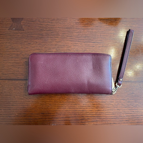 LIKE NEW Michael Kors Wristlet Wallet - Picture 2 of 5